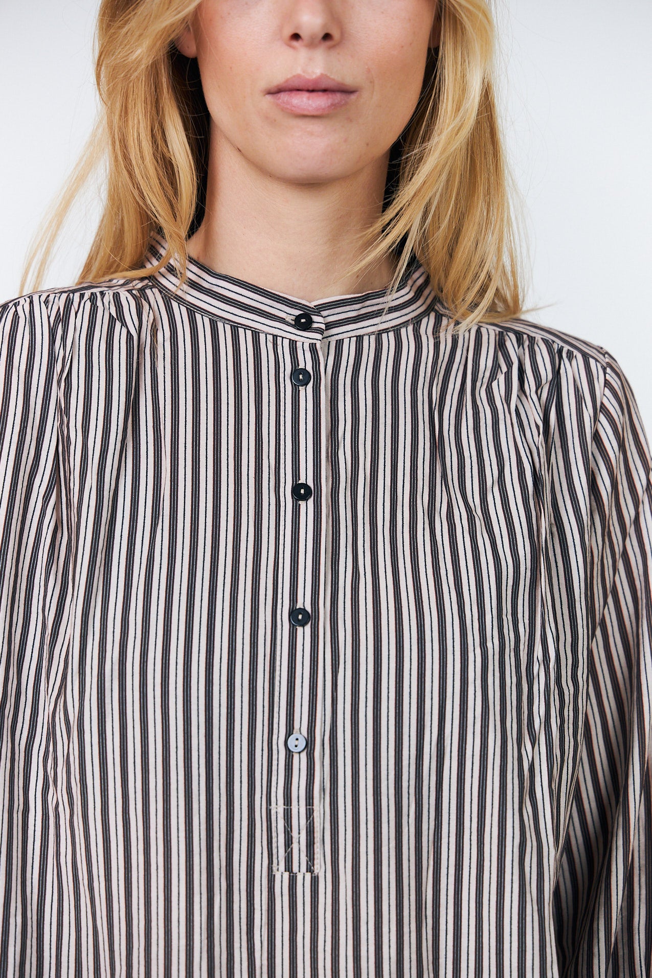 LariLL Shirt - Beige