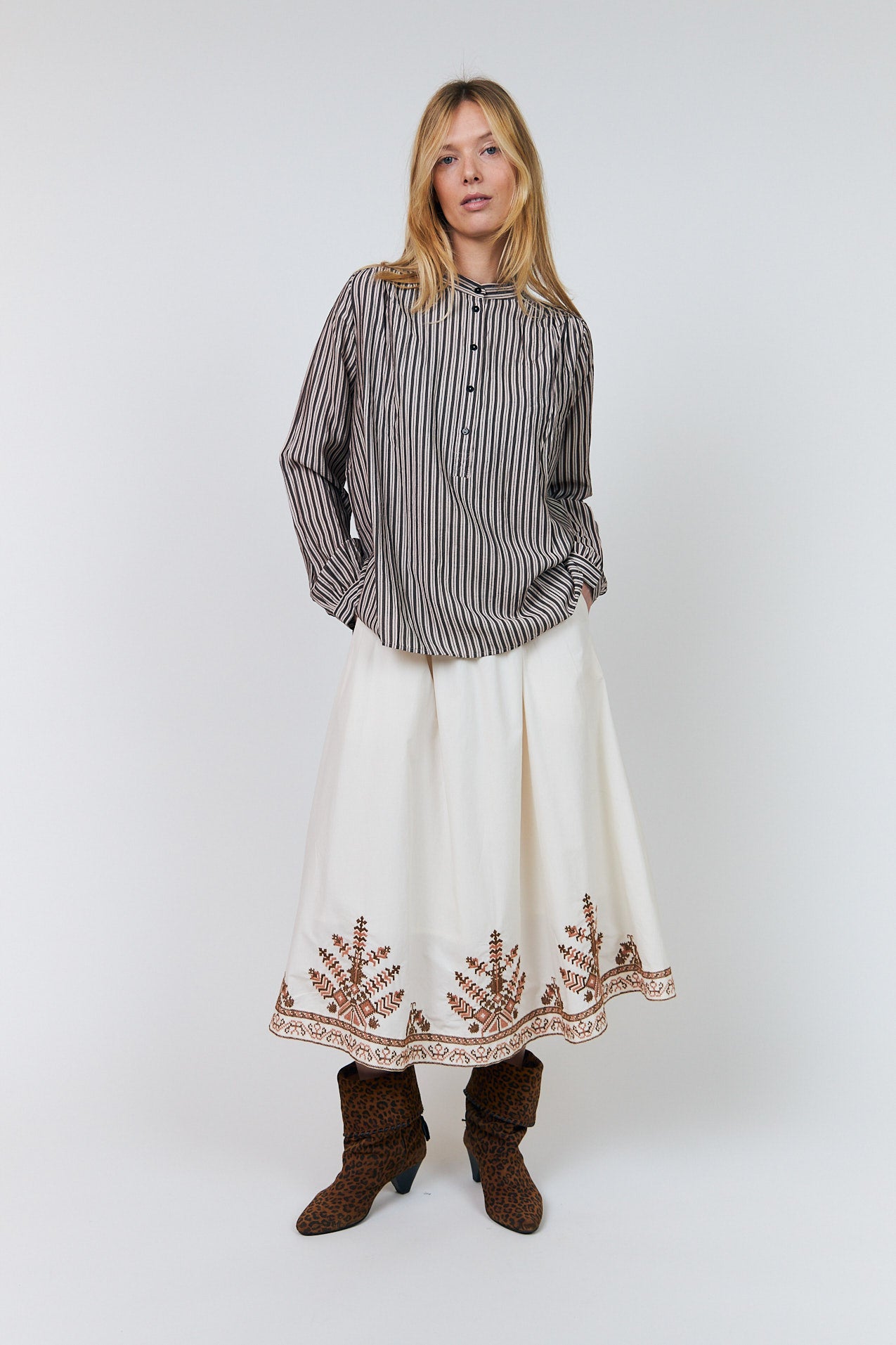 LariLL Shirt - Beige