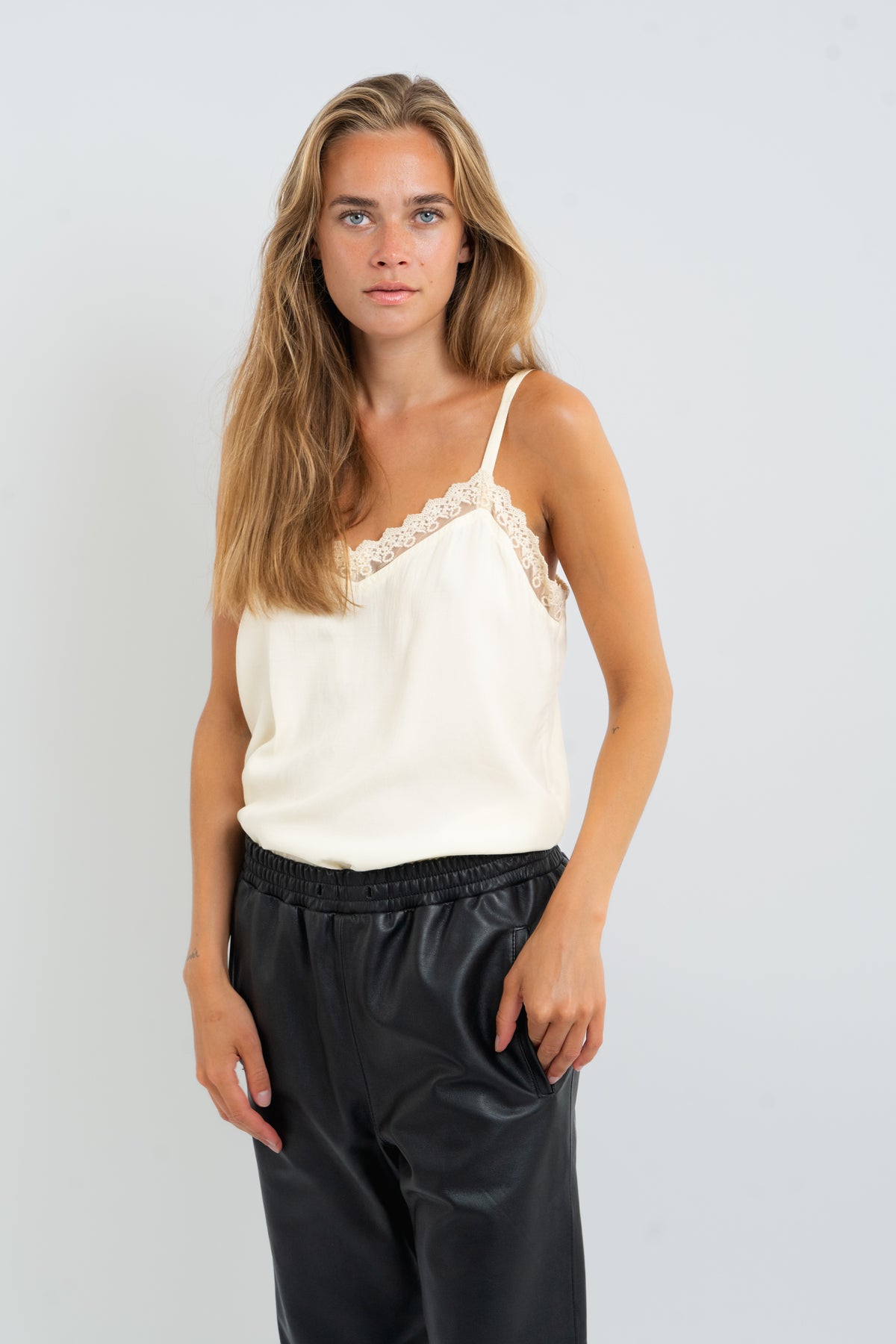 VianeLL Top SL - White