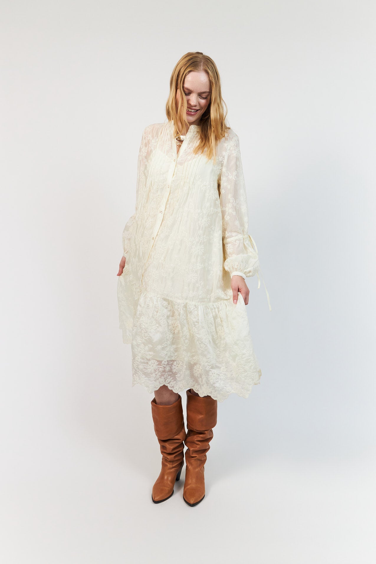AlannaLL Midi Dress - Creme
