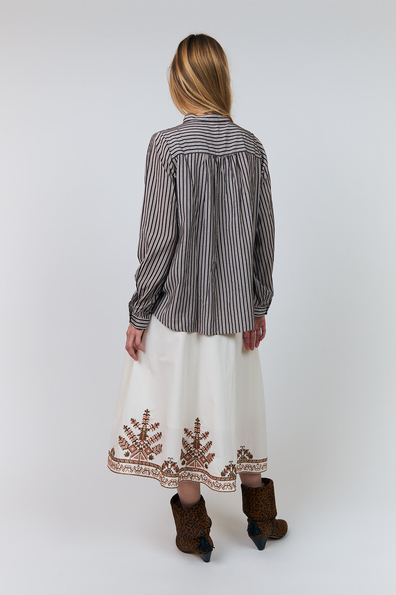 LariLL Shirt - Beige